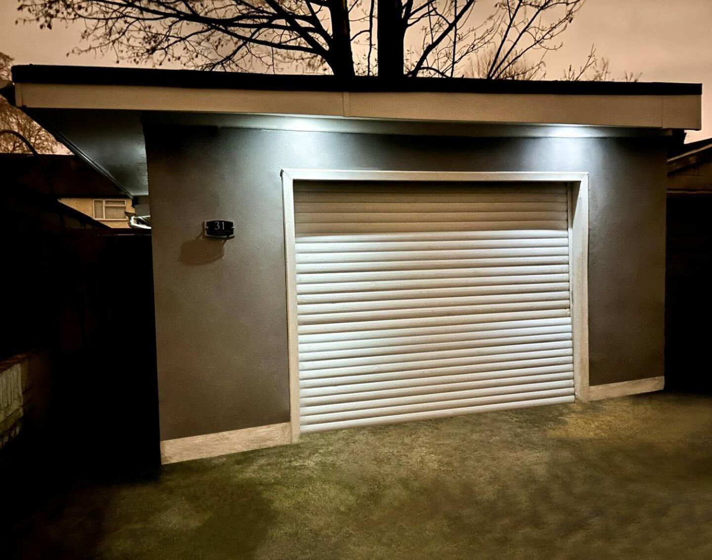 Boutique Backyard Bungalow - Brimsdown Enfield Exterior photo